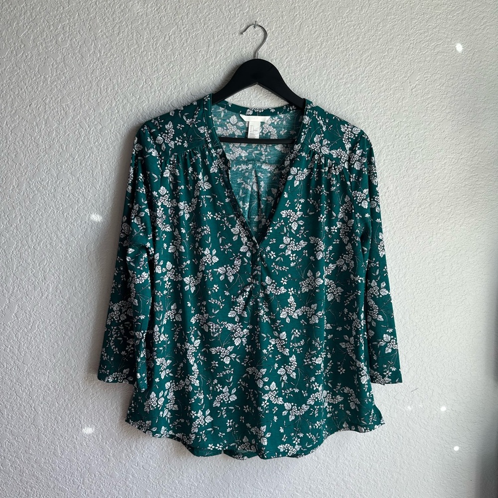 💚H&M Green Floral Notch Neck Blouse
